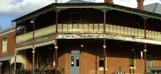 Pubs, clubs & hotels