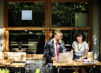 Buying a Franchise: What Is It? and Why Is It a Smart Investment?