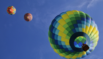 An engineer and the balloonist