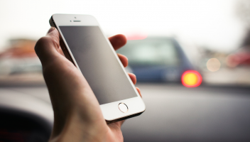 Tech wrap - Apple plays catch up with the iPhone 6