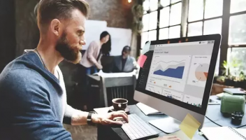 Internet Marketing vs. Traditional Marketing: How to Decide Which One to Use